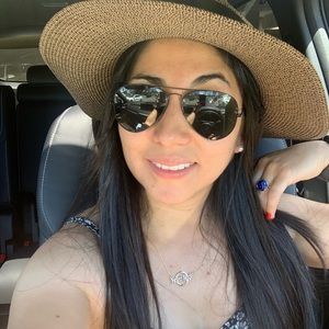 Meet your Posher, Lorena